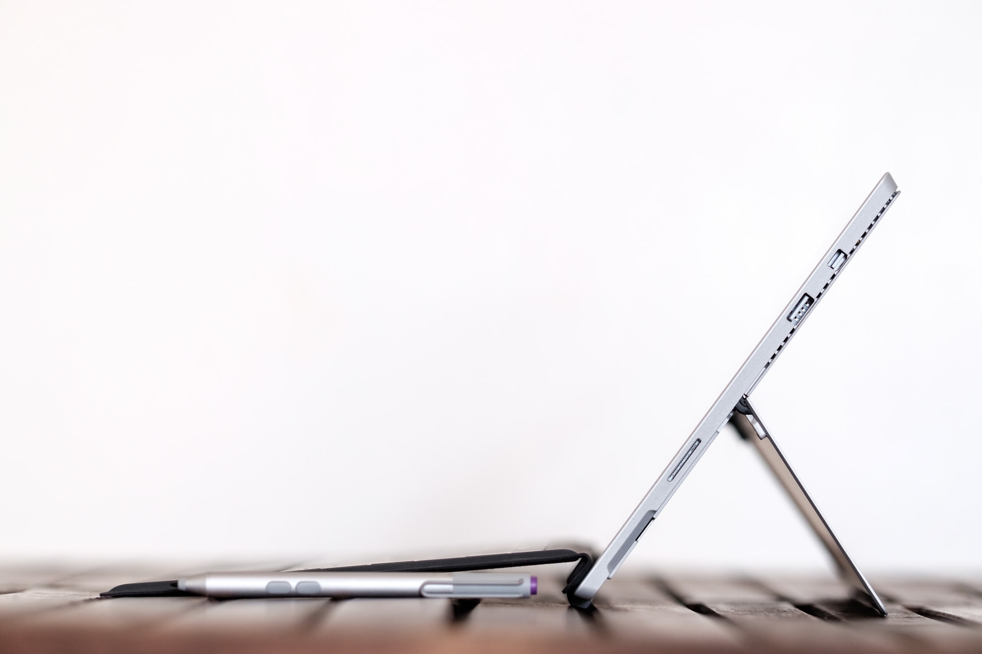 Mining inspector using tablet for equipment inspection